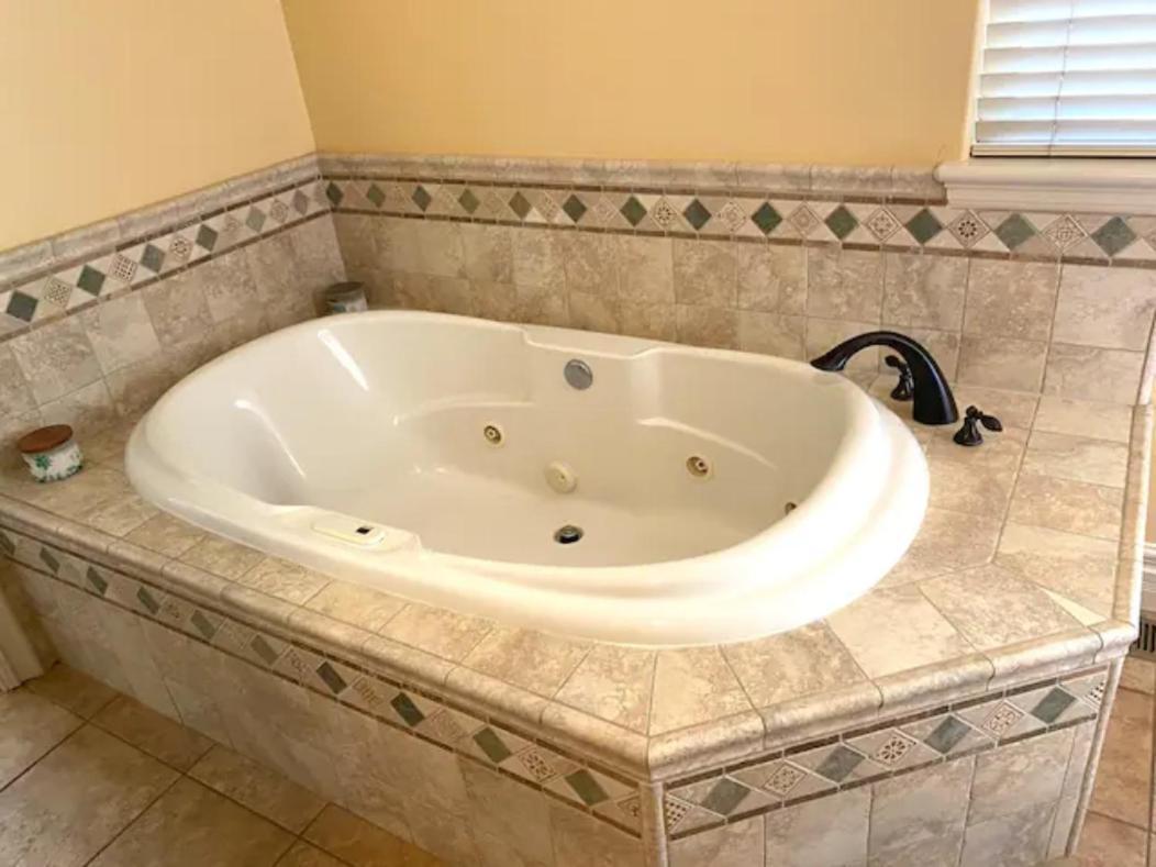 Private Master Suite With Sauna And Bathtub Fair Oaks ภายนอก รูปภาพ